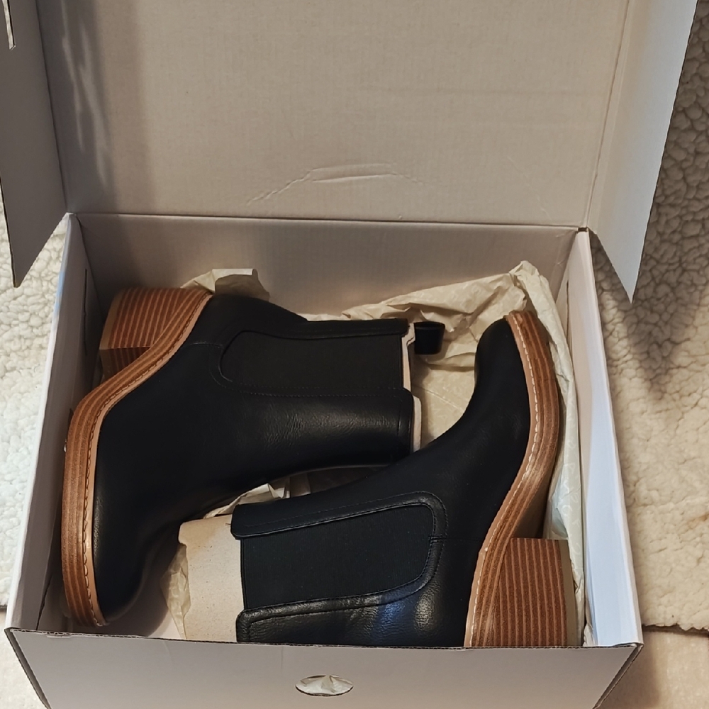Marc Fisher Modesty Chelsea Boot - Picture 3 of 5